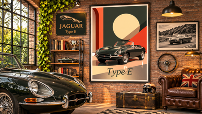 Affiche Jaguar Type E encadrée dans un intérieur élégant, décoration murale vintage inspirée des voitures de sport britanniques des années 60.
