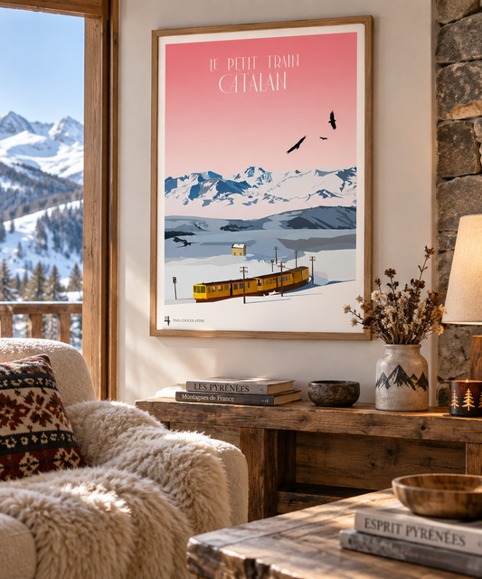 Affiche décorative du Train Jaune des Pyrénées présentée dans un chalet chaleureux esprit montagne
